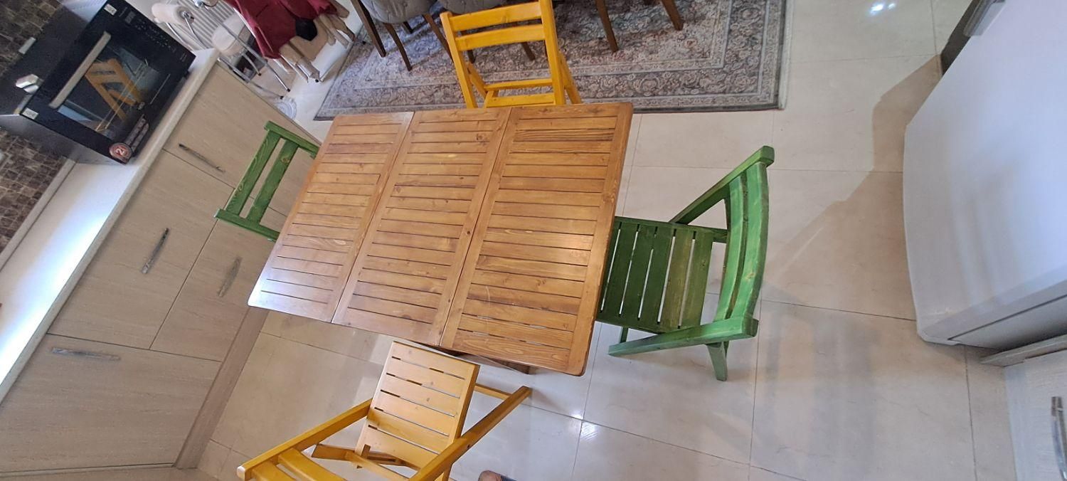 میز چوبی تاشو به همراه ۴ صندلی تاشو رنگی|میز و صندلی غذاخوری|تهران, زرکش|دیوار
