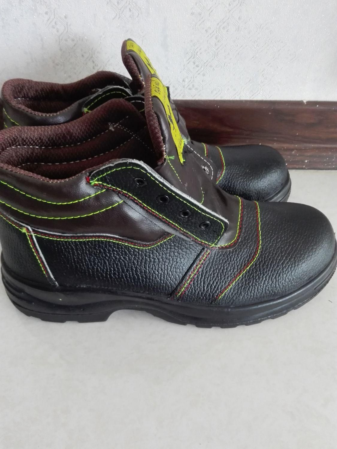 کفش کار جلو آهنی|کیف، کفش، کمربند|فولادشهر, C7|دیوار