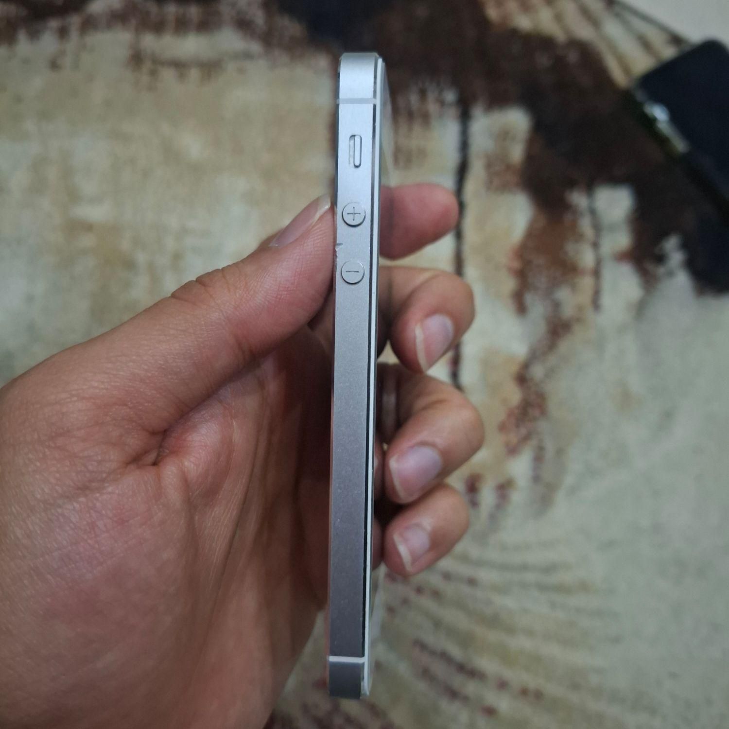 اپل iPhone 5s با حافظهٔ ۳۲ گیگابایت|موبایل|تهران, افسریه|دیوار
