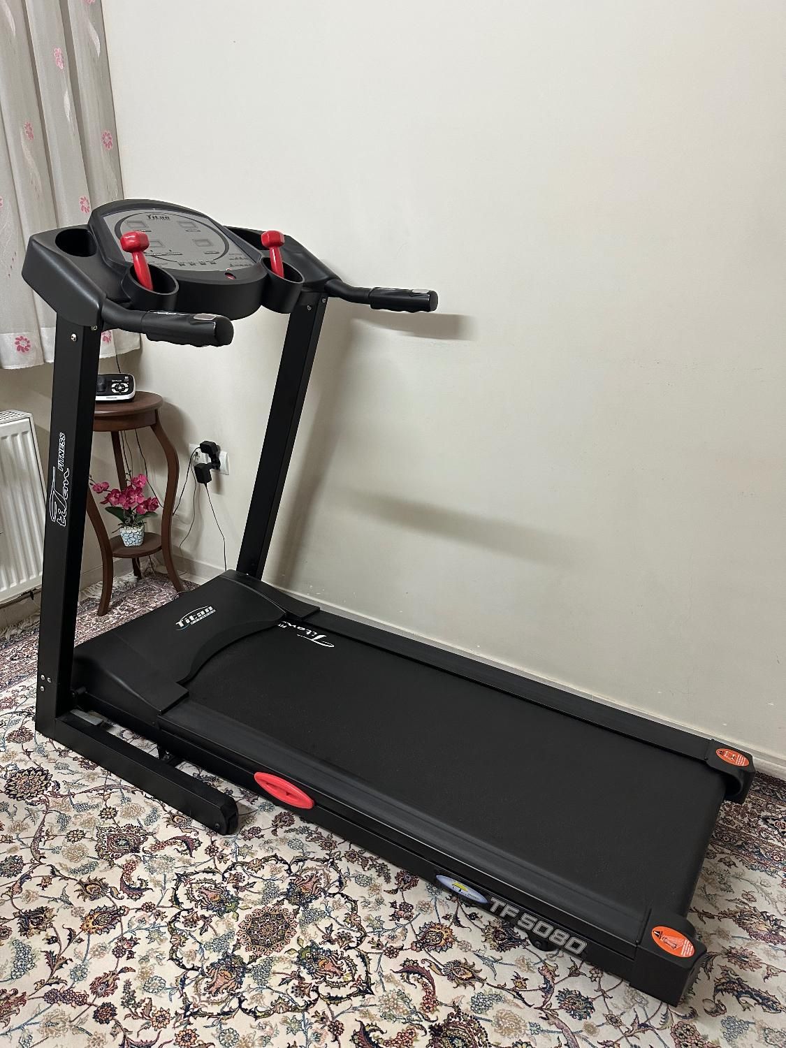 تردمیل تایتان 5080 کم کار کرد در حد نو اصل تایوان|تجهیزات ورزشی|تهران, باغ خزانه|دیوار