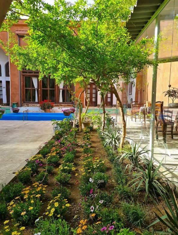 عمارت فرنگیس سفر در زمان|اجارهٔ کوتاه‌مدت ویلا و باغ|اصفهان, خرم|دیوار