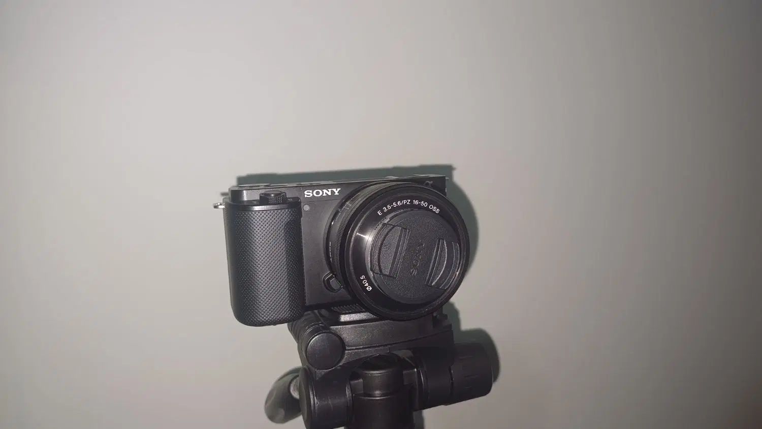 دوربین  Sony ZV E10 به همراه لنز 55-16|دوربین عکاسی و فیلم‌برداری|تهران, جنت‌آباد جنوبی|دیوار