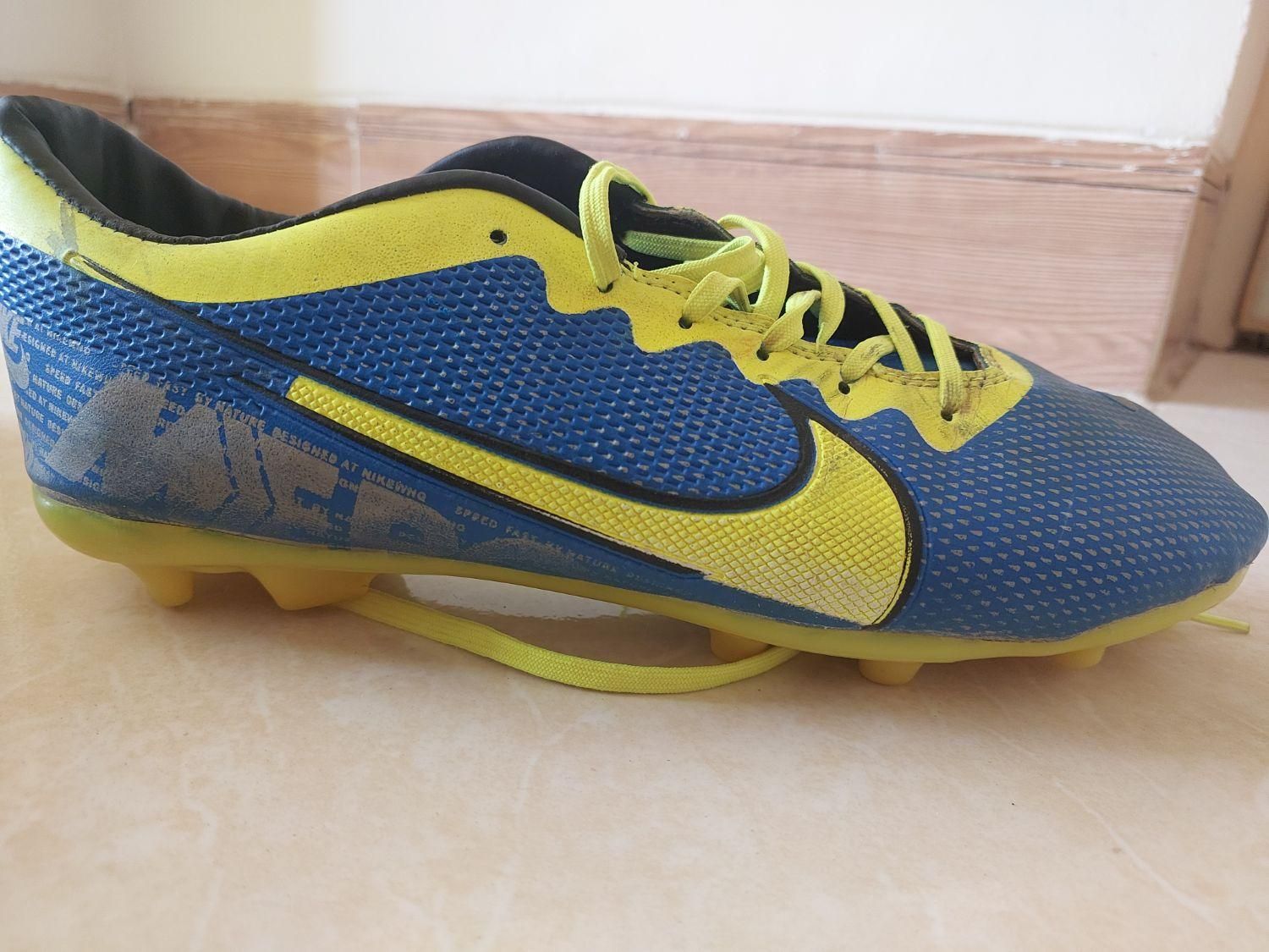 کفش ورزشی استوک برای چمن|کیف، کفش، کمربند|میبد, |دیوار