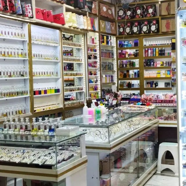 فروشنده خانم|استخدام بازاریابی و فروش|مشهد, پایین خیابان|دیوار