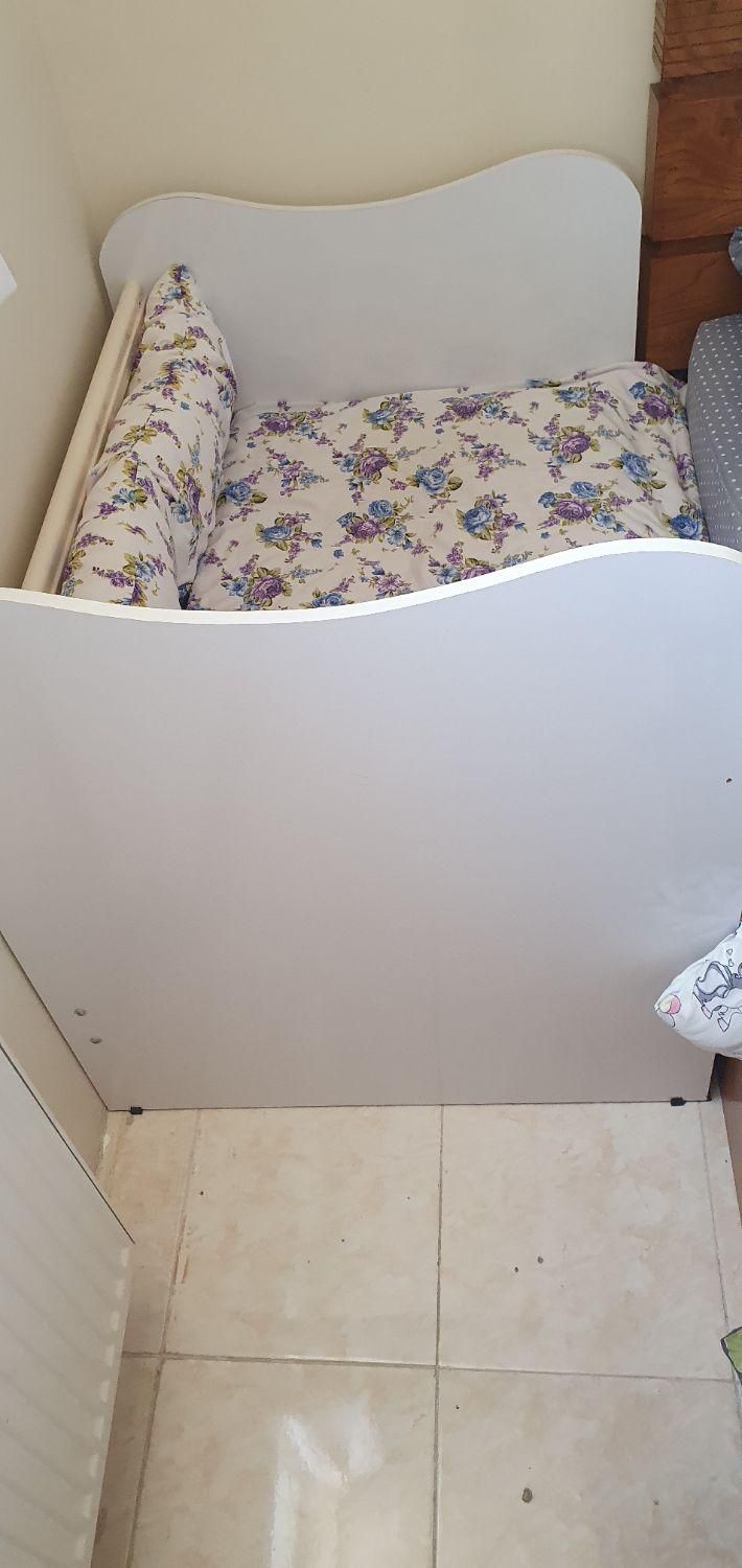 تخت  کنار مادر ۱۰۰*۸۰ همراه با تشک نو|تخت و صندلی بچه|تبریز, |دیوار