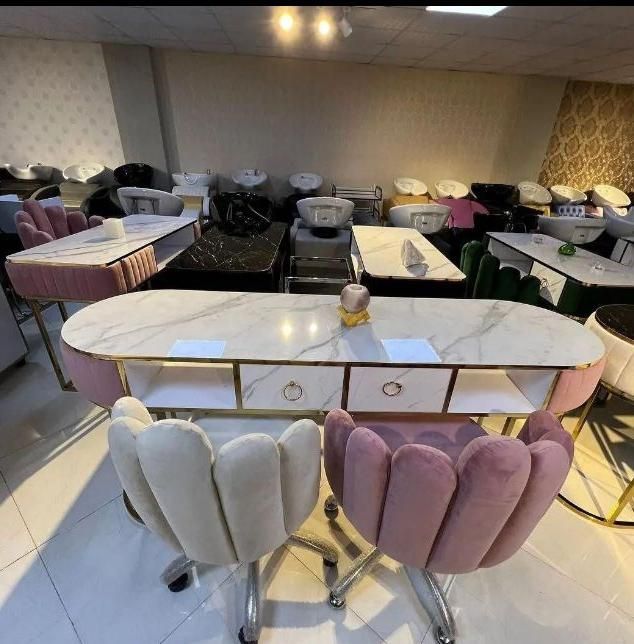 میزناخن،انواع صندلی،تخت ،ایینه|آرایشگاه و سالن‌های زیبایی|تبریز, |دیوار