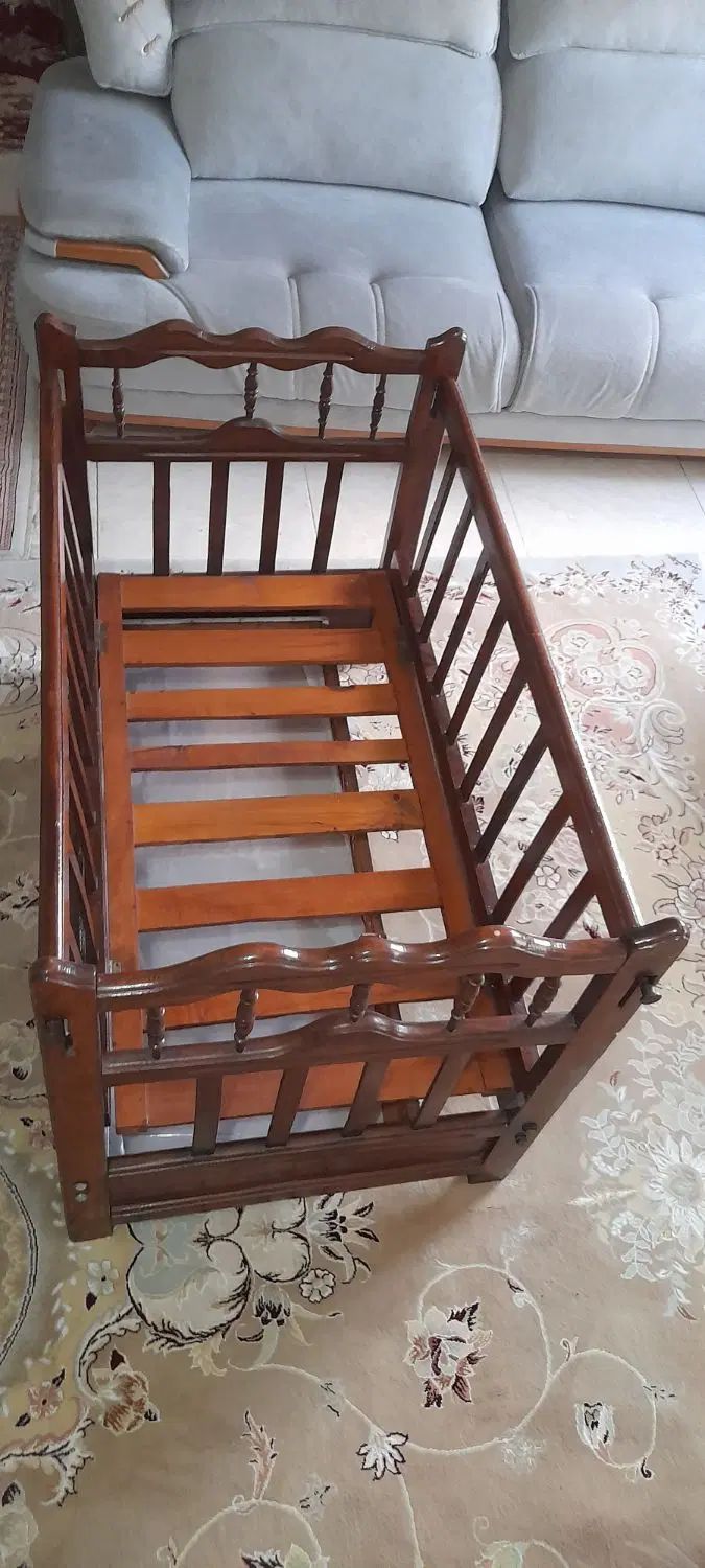 تخت نوزاد|تخت و صندلی بچه|رشت, فلسطین|دیوار