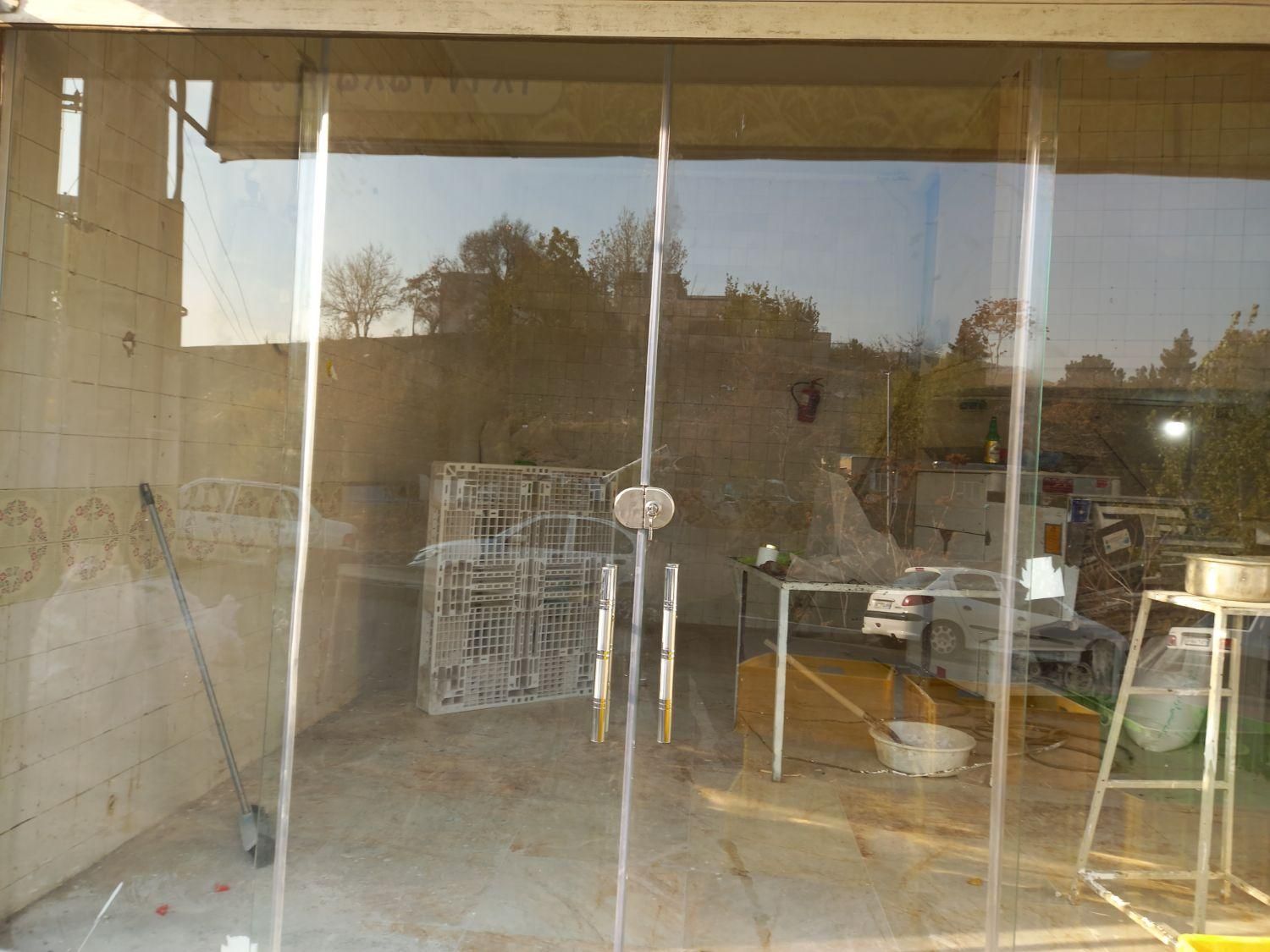 خدمات شیشه ساختمان . مغازه .وسوله . پارکینگ|خدمات پیشه و مهارت|چهارباغ, |دیوار