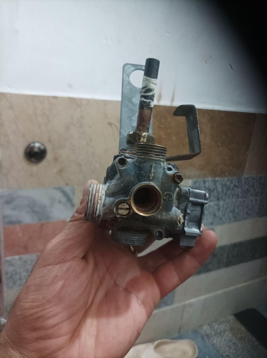 لگلاتور  ابگرمکن کامل وسالم|آبگرمکن، پکیج، شوفاژ|رشت, ولکس|دیوار