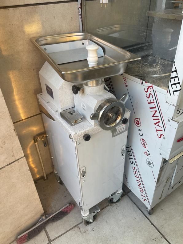 چرخ گوشت صنعتی و اره استخوان بر|فروشگاه و مغازه|شیراز, کوزه گری|دیوار