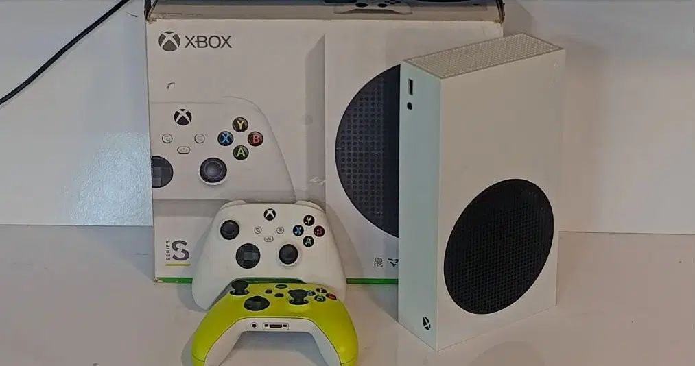 xbox serise s دو دسته اصلی|کنسول، بازی ویدئویی و آنلاین|اصفهان, سعادت‌آباد|دیوار