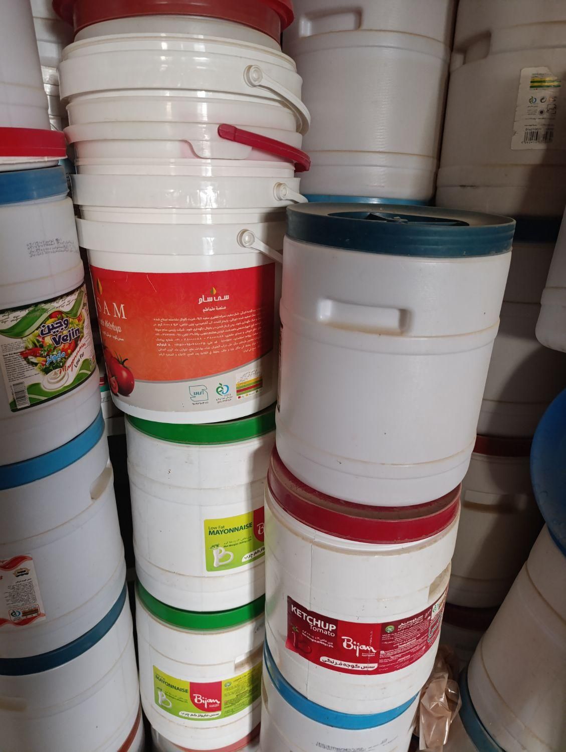 دبه و سطل های جادار مناسب انواع ترشی ،حبوبات و ...|ظروف نگهدارنده، پلاستیکی، یک‌بارمصرف|ملایر, |دیوار
