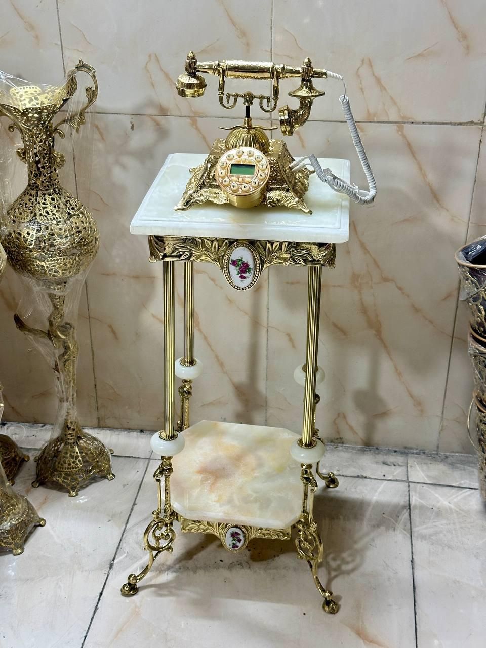 میز خاطره و تلفن برنز|صنایع دستی و سایر لوازم تزئینی|قم, شهرک امام حسن|دیوار