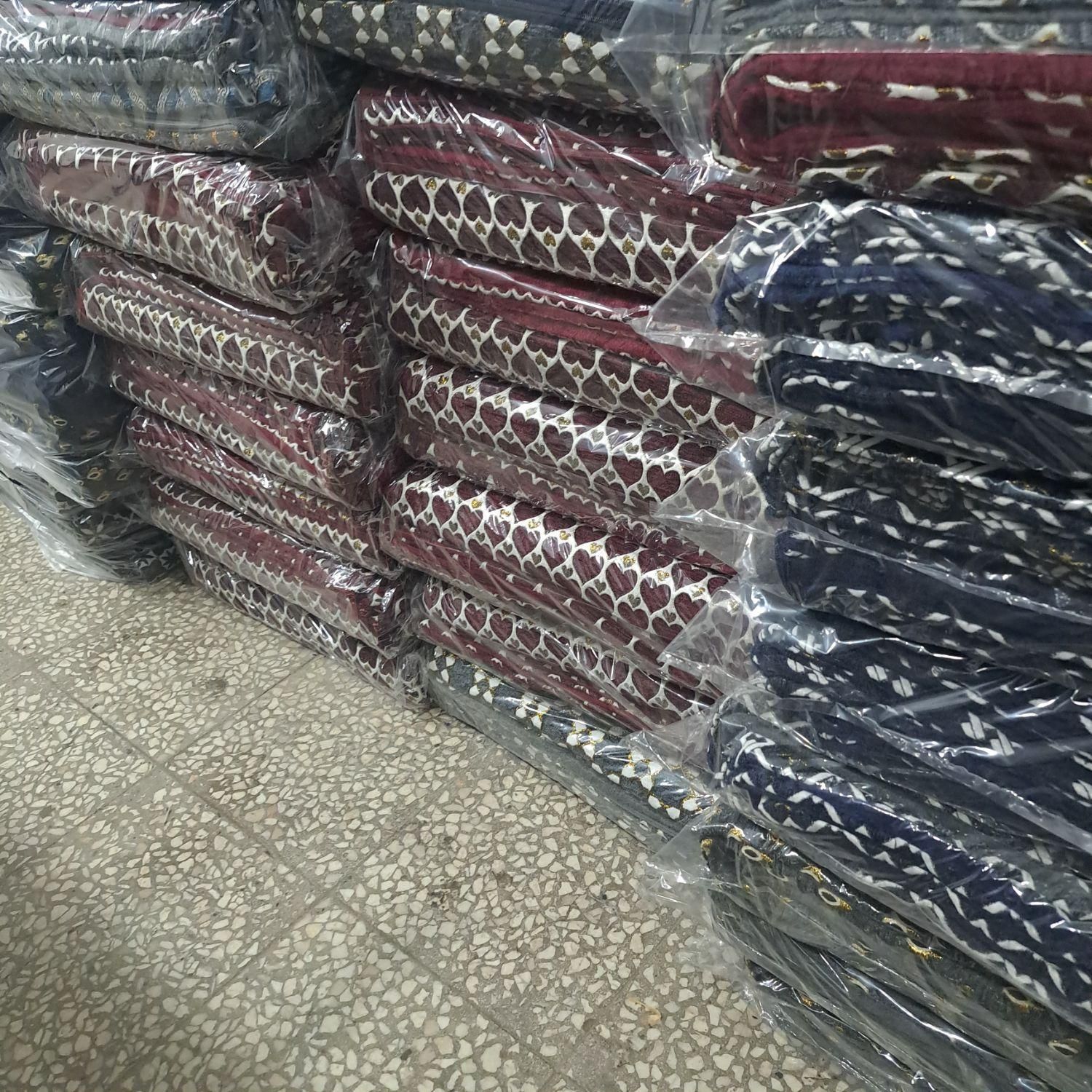 تولیدی روبالشی و رویه تشک و محصولات مشابه|رختخواب، بالش، پتو|قم, چهل درخت|دیوار