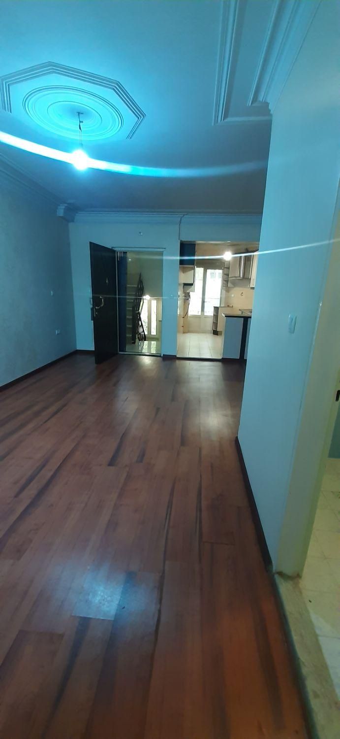 ۵۲ متر/میدان ۷۳/تک واحدی/بالای همکف