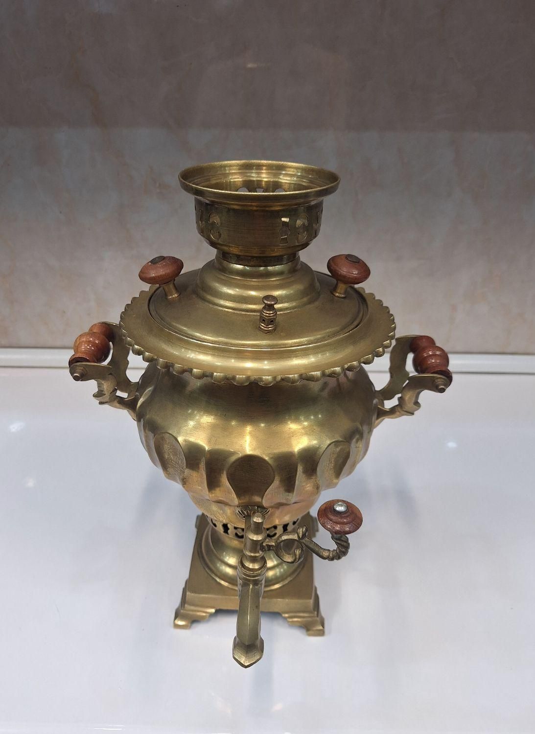 سماور زغالی برنجی قدیمی|کلکسیون اشیاء عتیقه|رشت, پاستوریزه|دیوار