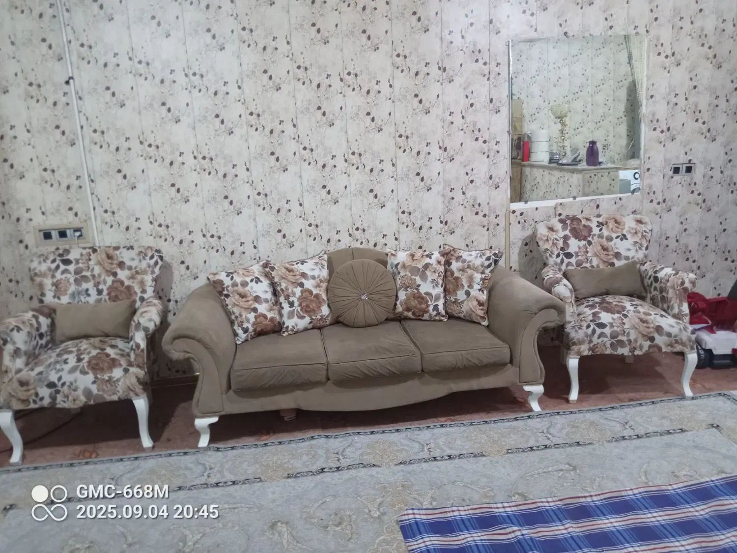 مبل هفت نفره و دستک پرده کاملا سالم وپر بار|مبلمان خانگی و میز عسلی|مشهد, پورسینا|دیوار