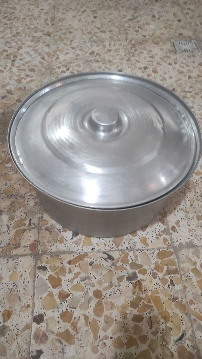 قابلمه روی بزرگ|ظروف پخت‌وپز|رشت, کوی حسینی|دیوار