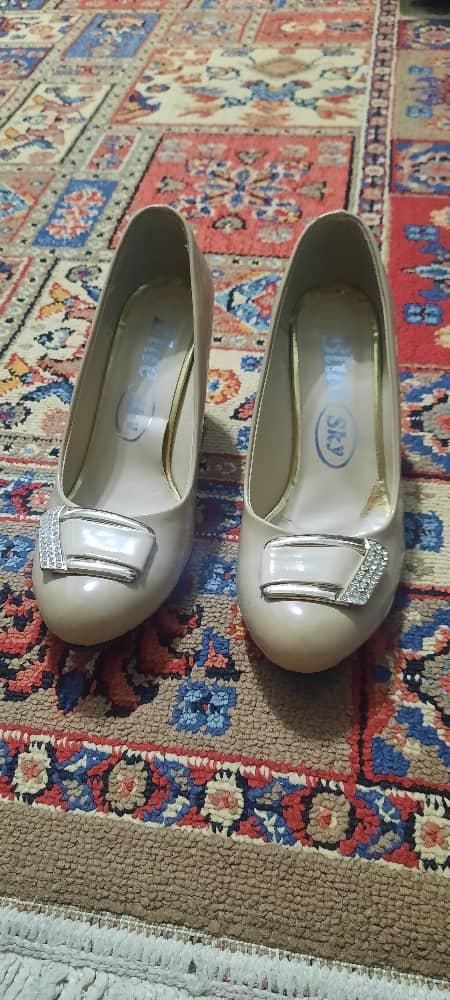 کفش مجلسی مشکی و کرمی سایز ۳۹|کیف، کفش، کمربند|قم, حنیف نژاد|دیوار