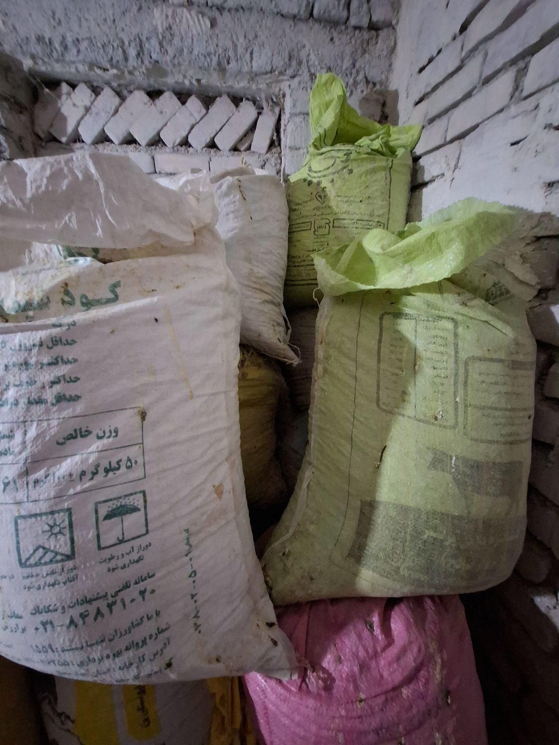 کود کبوتر|گل و گیاه طبیعی|تربت جام, والفجر|دیوار