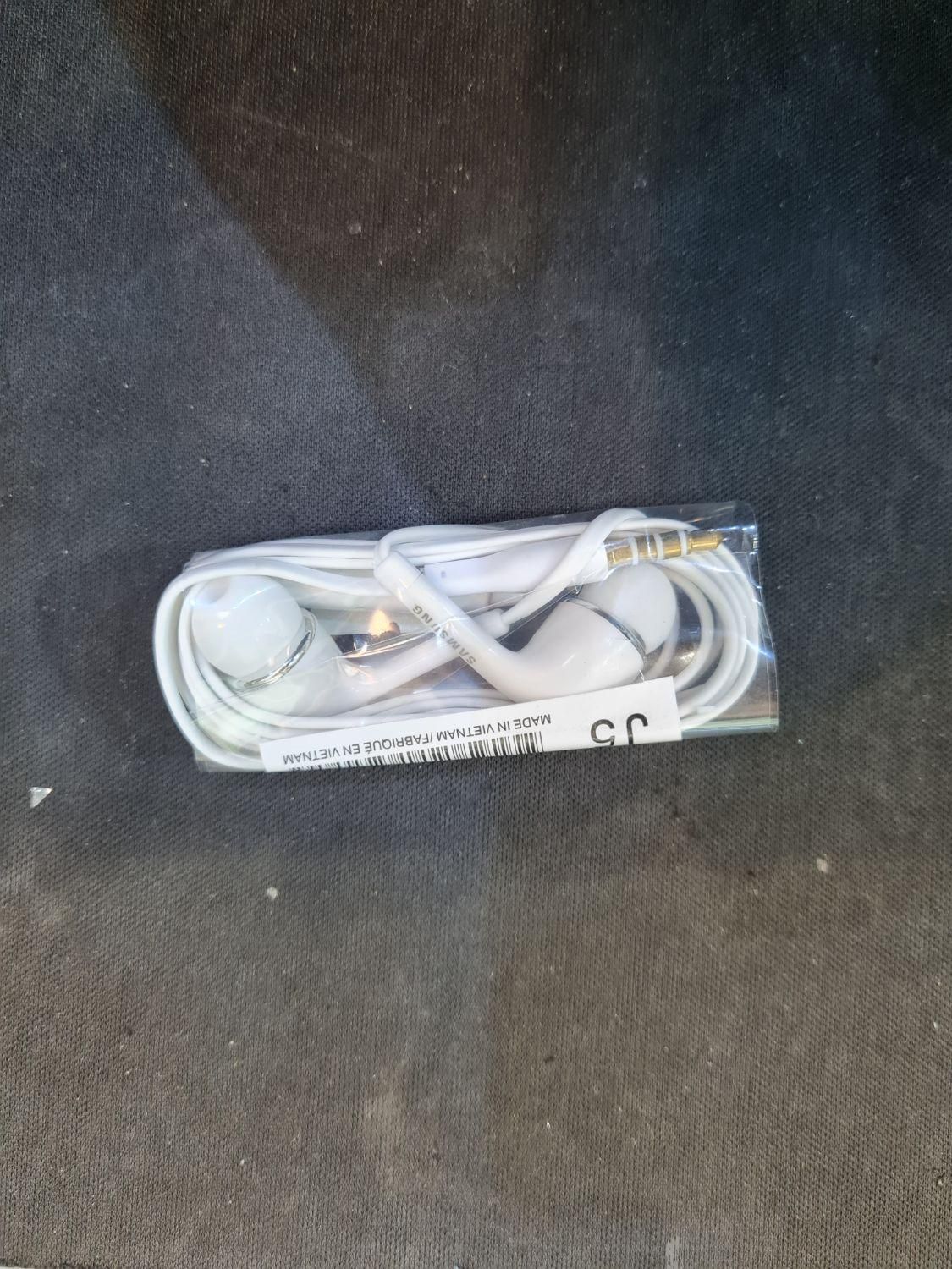 هندزفری j5 سفید میکروفن دار|لوازم جانبی موبایل و تبلت|اصفهان, شاهزید|دیوار