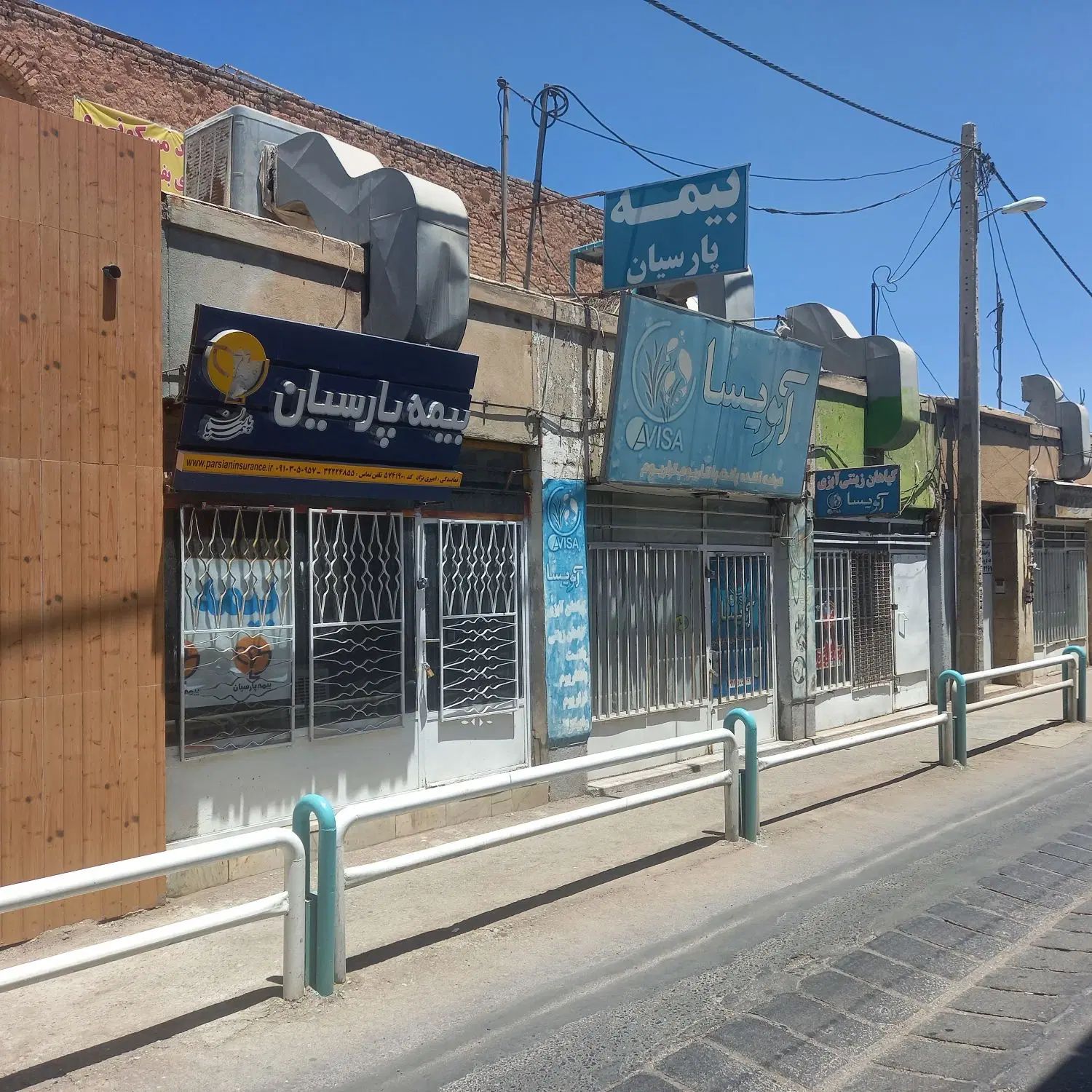 ۶ دهنه مغازه ۱۴۵/۲۵ متر مربع و مسکونی۳۰۷ متر مربع|فروش مغازه و غرفه|کرمان, |دیوار
