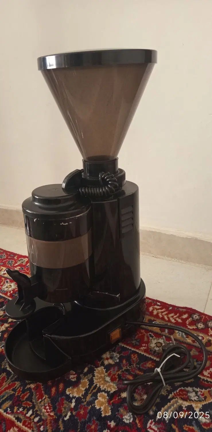 تعدادی وسایل کافه فست فود کارکرده در حد نو|کافی‌شاپ و رستوران|پرند, فاز ۴|دیوار