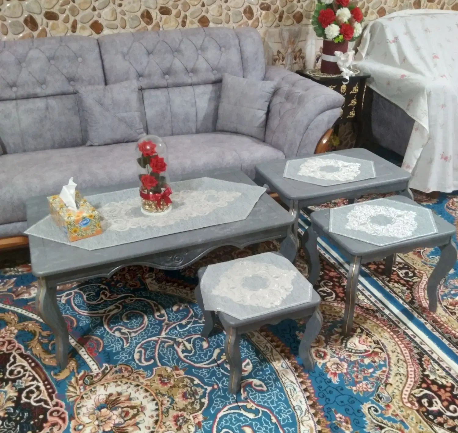 یک جلو مبلی و سه تا میز عسلی با تخفیف ویژه|مبلمان خانگی و میز عسلی|زاهدان, |دیوار