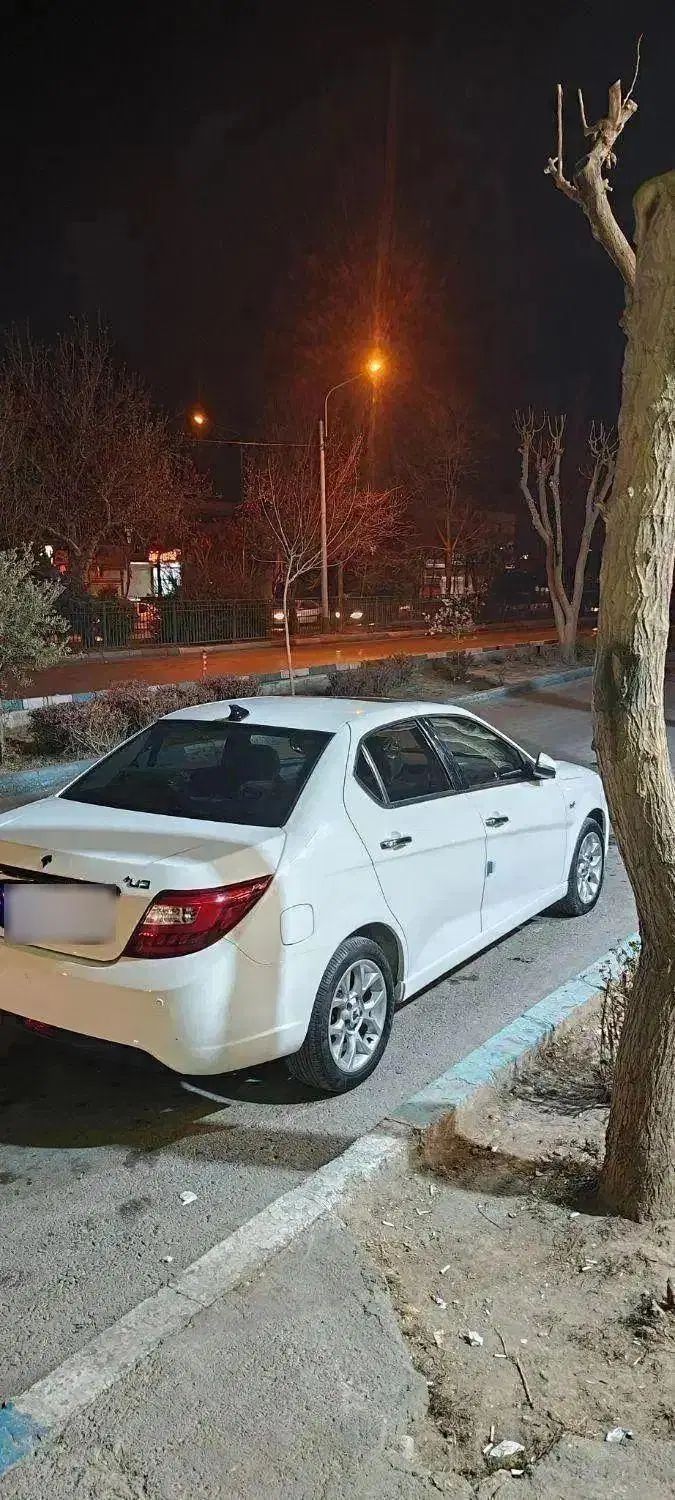 دنا پلاس اتوماتیک، مدل 1401سفید|خودرو سواری و وانت|اصفهان, جی شیر|دیوار