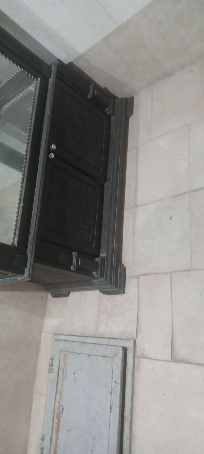 ویترین بدونه هیچ ایرادی|بوفه، ویترین، کنسول|صفادشت, |دیوار