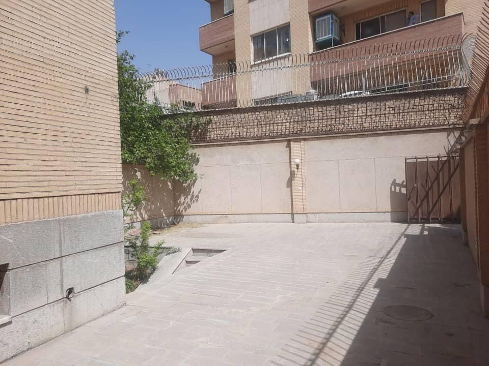 ورودی مجزا۱۲۰ متری  با حیاط اختصاصی چهارراه لاهور|اجارهٔ آپارتمان|اصفهان, شاهزید|دیوار