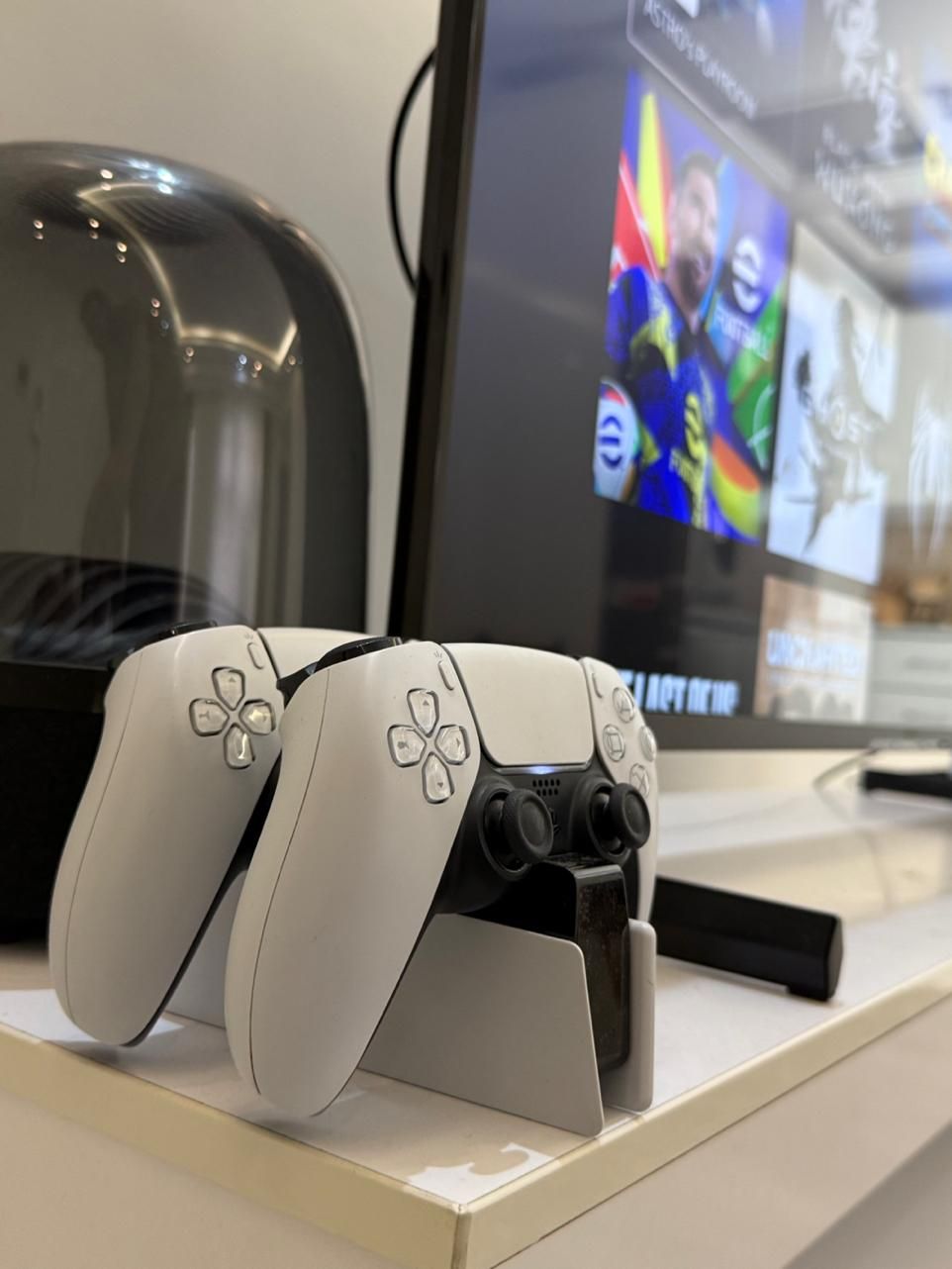 Ps5 Slim دیسک خور اروپا با دسته اضافه و پایه شارژر|کنسول، بازی ویدئویی و آنلاین|تهران, مجیدآباد|دیوار