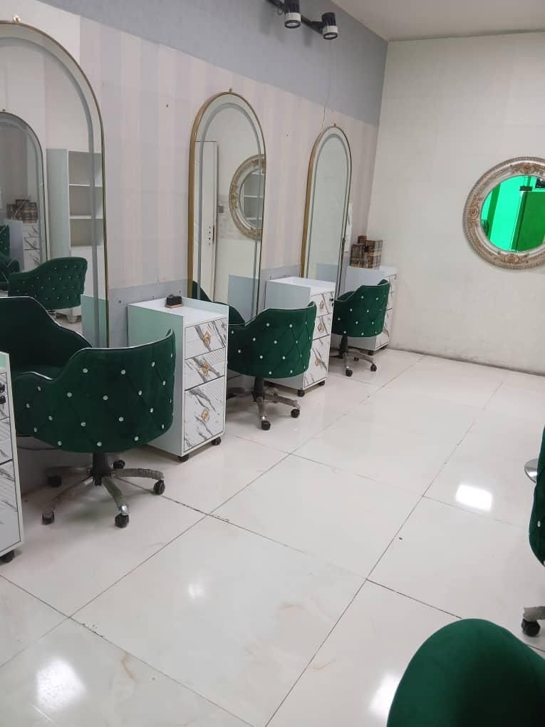 اجاره میز ناخن و اجاره صندلی رنگ و کراتین|خدمات آرایشگری و زیبایی|تهران, دهقان|دیوار