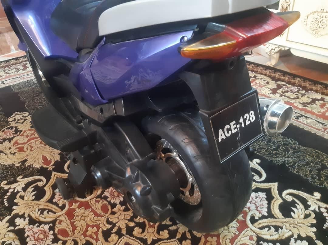 موتور شارژی رنگ خاص سایز بزرگ|اسباببازی بچه|پاکدشت, پارچین|دیوار