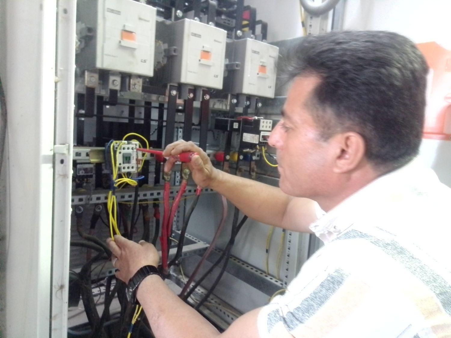 برق کار  ساختمان وتعمیرات و.تعمیرات برق سه فاز|خدمات پیشه و مهارت|شیراز, باغ تخت|دیوار