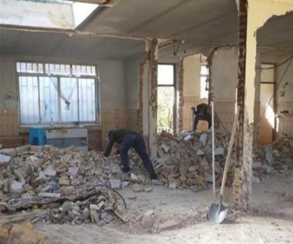 تخریب وکندکاری وحمل مصالح به طبقات باکارگر ماهر|خدمات پیشه و مهارت|کنگاور, |دیوار