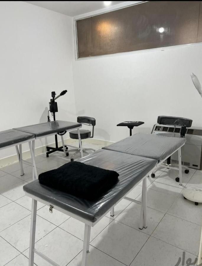 تخت مژه چمدانی هشت پایه|آرایشگاه و سالن‌های زیبایی|خمینی‌شهر, |دیوار