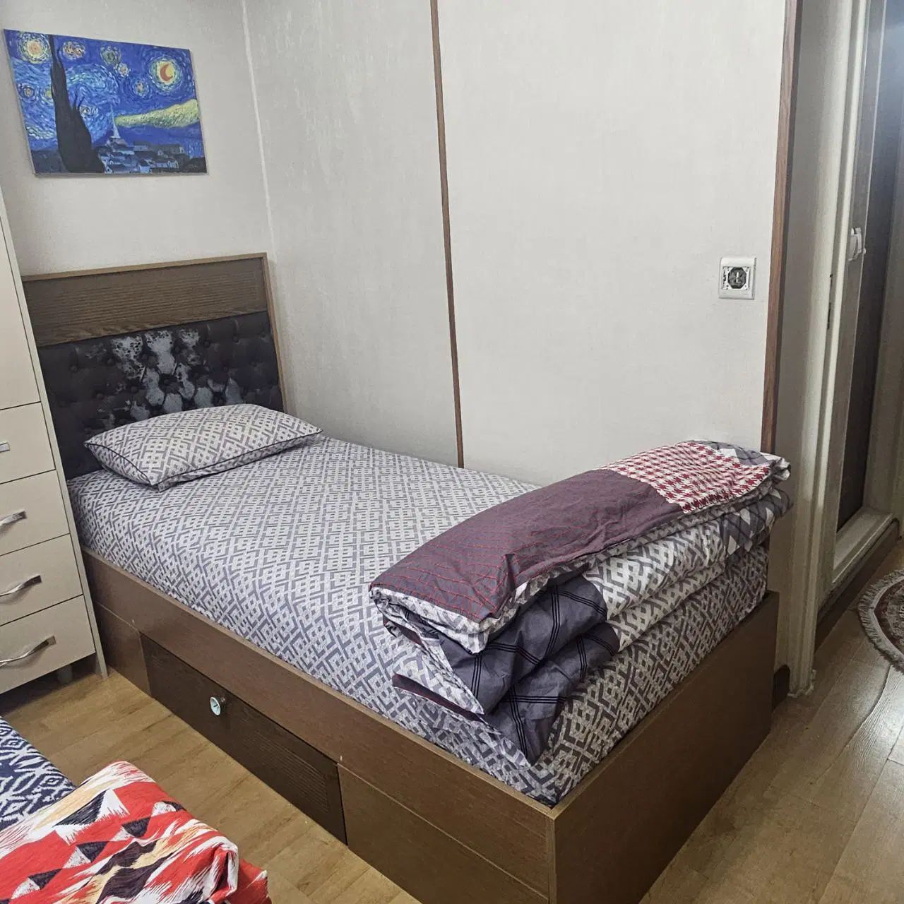تخت‌خواب یکنفره و میزتحریر کتابخانه دار|تخت و سرویس خواب|تهران, بهارستان|دیوار