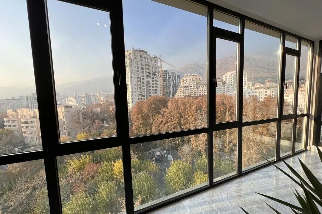 **وقتی تهران زیر پاته و ۶۰۰۰ متر باغ هم روبروته**|اجارهٔ آپارتمان|تهران, فرمانیه|دیوار