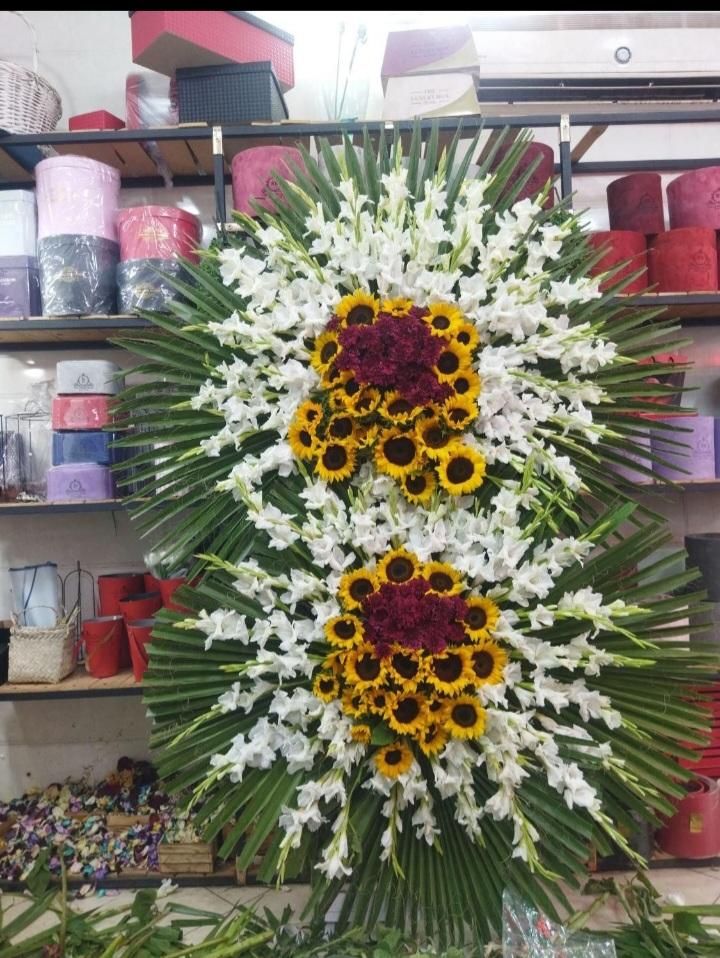 پایه گل ترحیم، گلکاری دور سنگ مزار|گل و گیاه طبیعی|قم, آزادگان|دیوار