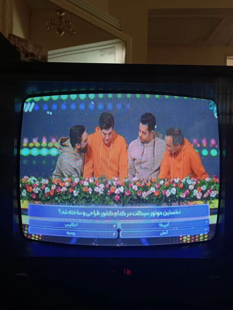 تلویزیون ۲۱ اینچی «تماشا»و گیرندهٔ دیجیتالی ایرانی|تلویزیون و پروژکتور|کرج, کوی زنبق|دیوار