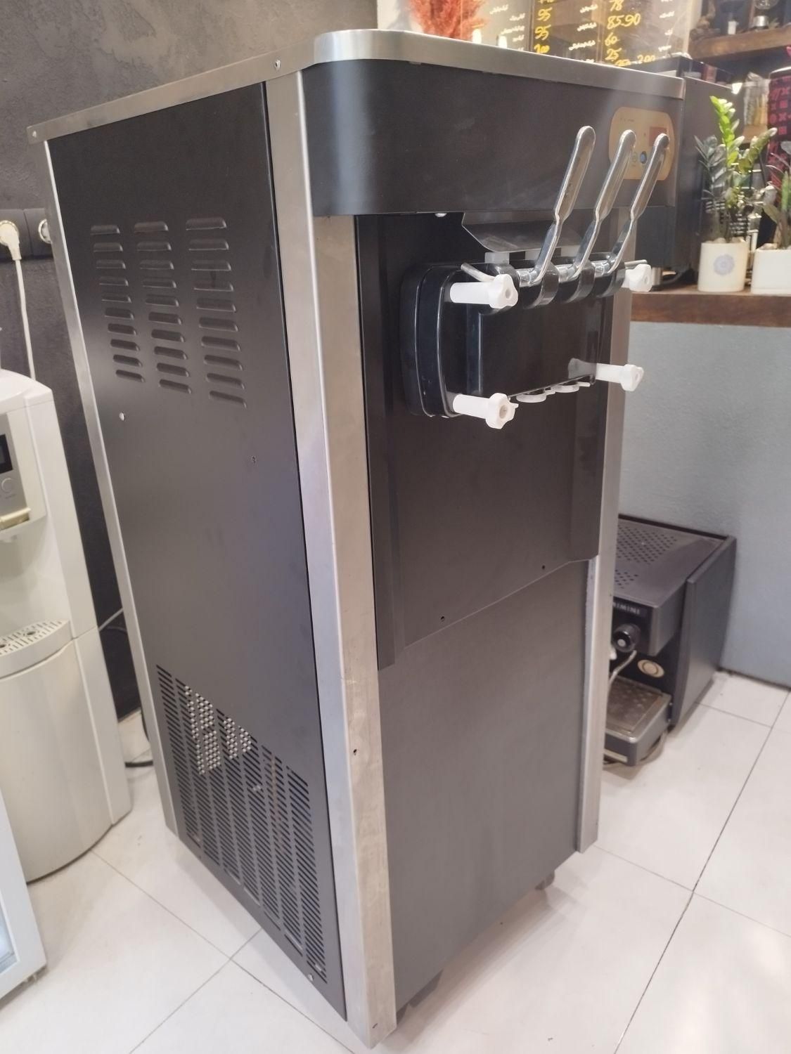 دستگاه بستنی قیفی|کافی‌شاپ و رستوران|بجنورد, |دیوار