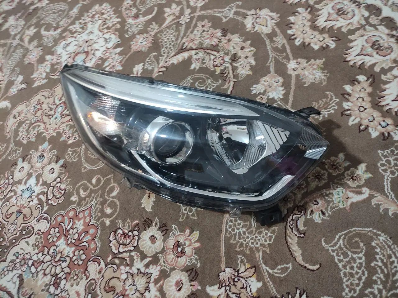 چراغ جلو کپچر سمت راست و چراغ پژو ۲۰۰۸ سمت راننده|قطعات یدکی و لوازم جانبی|مشهد, احمدآباد|دیوار