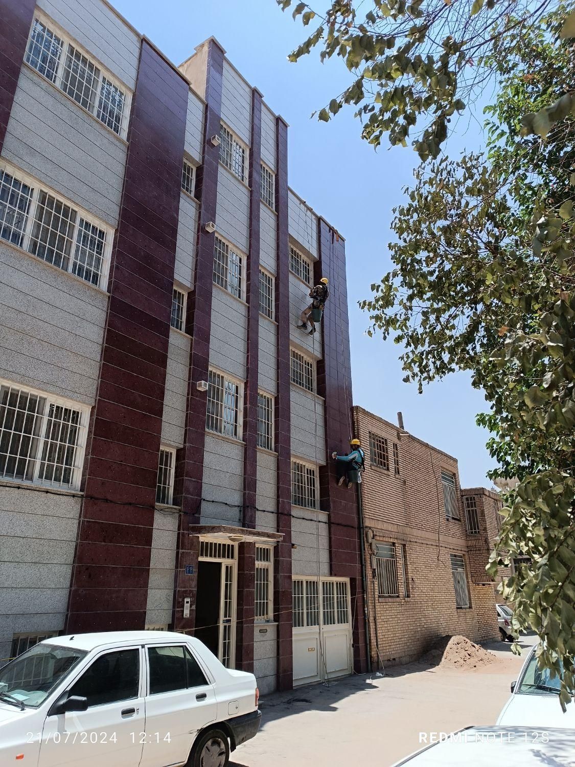 کار درارتفاع راپل شستشو نماپیچ رولپلاک بدون داربست|خدمات پیشه و مهارت|کرمان, |دیوار