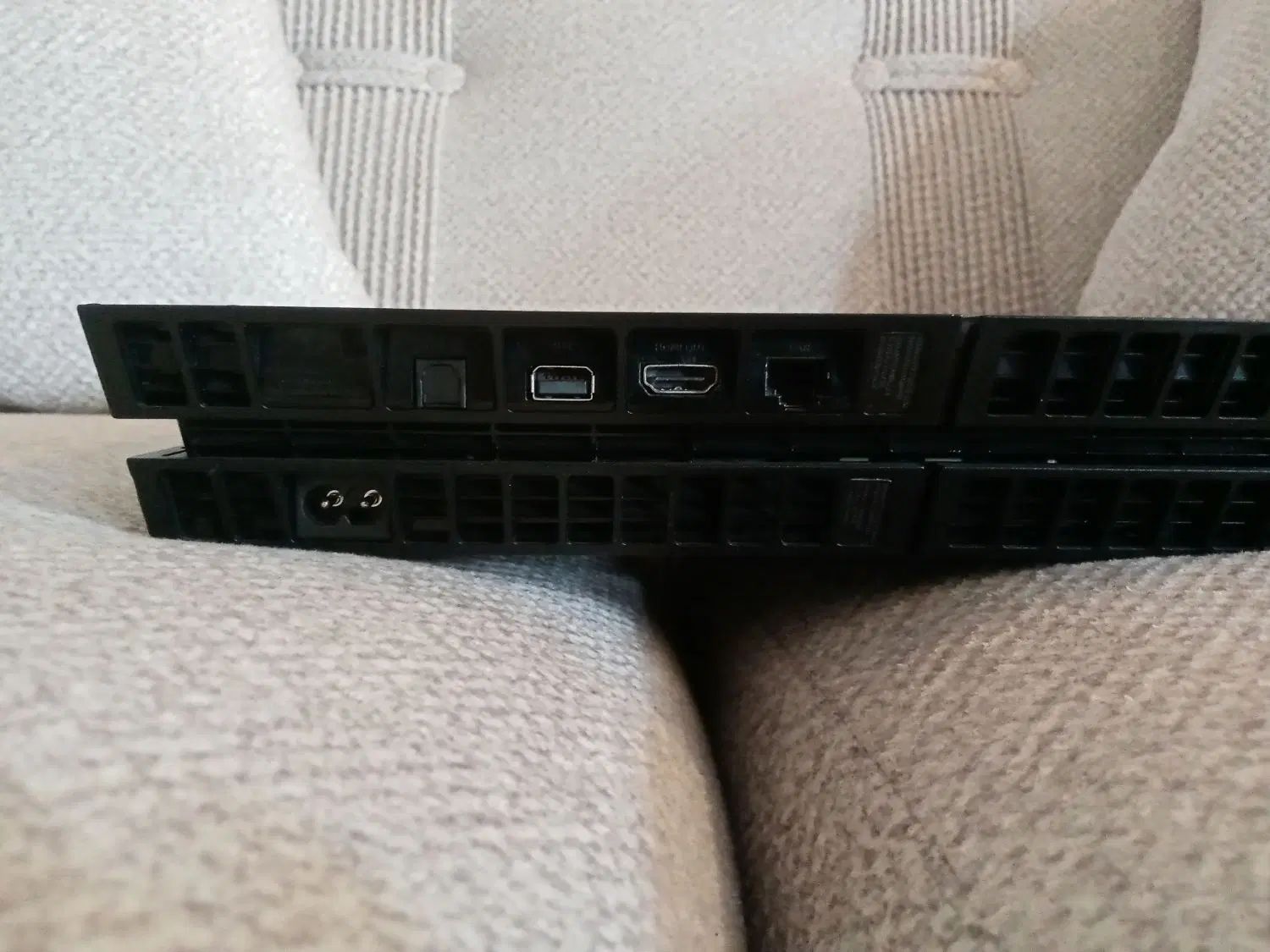 ps4فت درحد نو و سالم با دو دسته اصل بسیارپول نیازم|کنسول، بازی ویدئویی و آنلاین|گرگان, |دیوار