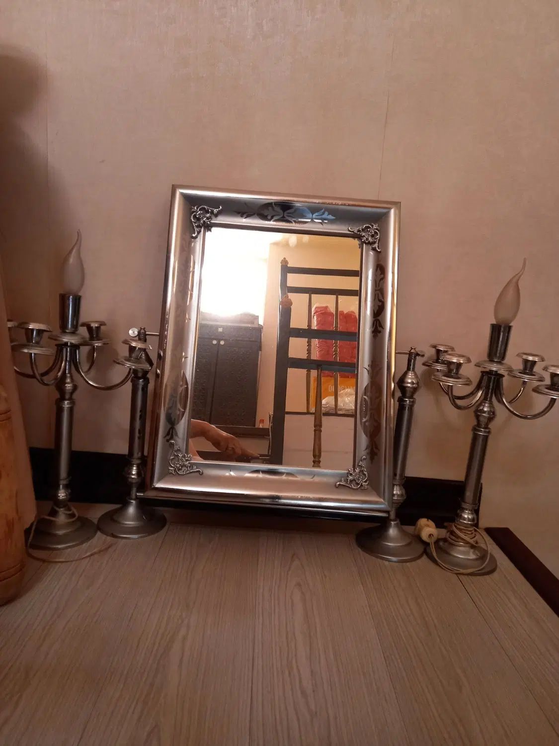 آینه و شمعدان  نو.بدون شکستگی یا خط و خش|آینه|اصفهان, شیخ اشراق|دیوار
