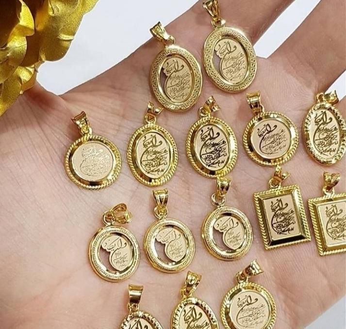 مدال وان یکاد طلا|جواهرات|کاشان, بازار کاشان|دیوار