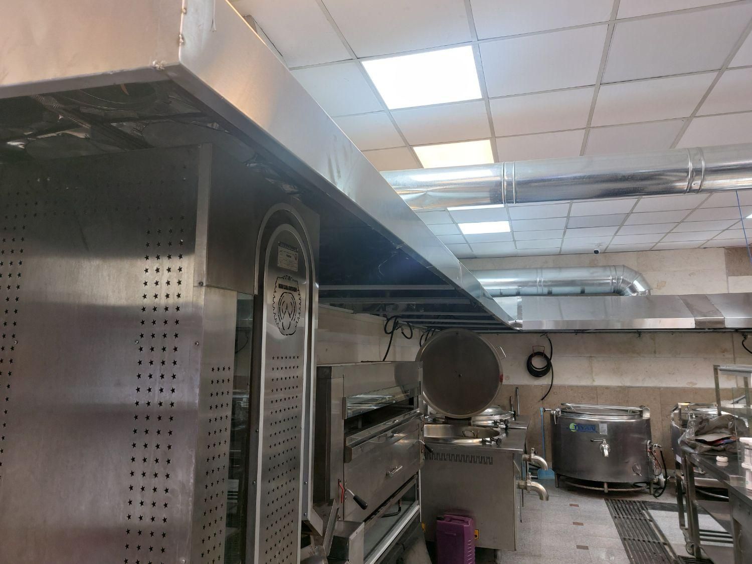 کارگرساده ،کمک اشپز بیمه +جای خواب+مزایا|استخدام خدمات فروشگاه و رستوران|تهران, تهران‌سر|دیوار