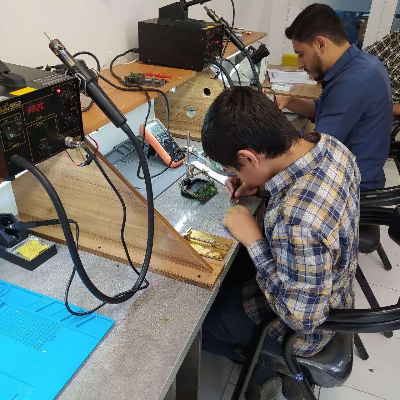 آموزش تعمیرات موبایل کودکان و نوجوانان، الکترونیک|خدمات آموزشی|مشهد, فلسطین|دیوار