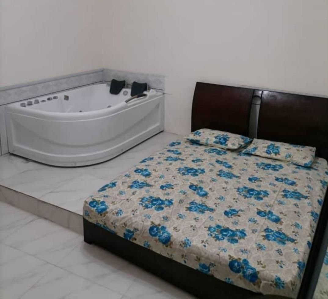 اجاره ویلاسویت(جکوزی)قیمت خوب باغبهادران باغبادران|اجارهٔ کوتاه‌مدت ویلا و باغ|اصفهان, باغ دریاچه|دیوار